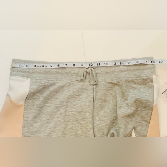 Reebok Women Size XL Grey Heather Colorblock Shorts Relax Drawstring Running - Picture 3 of 12